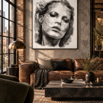 Raumvisualisierung von EMPTY INSIDE von Joanna Rutkowska über einem braunen Ledersofa in einem modernen Loft mit großen Fenstern und Backsteinwänden.