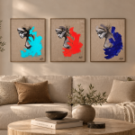 UNSPOKEN-Kunstserie von Joanna Rutkowska – drei figurative Originalgemälde in Türkis, Rot und Kobaltblau auf naturbelassener Leinwand über einem beigen Sofa.
